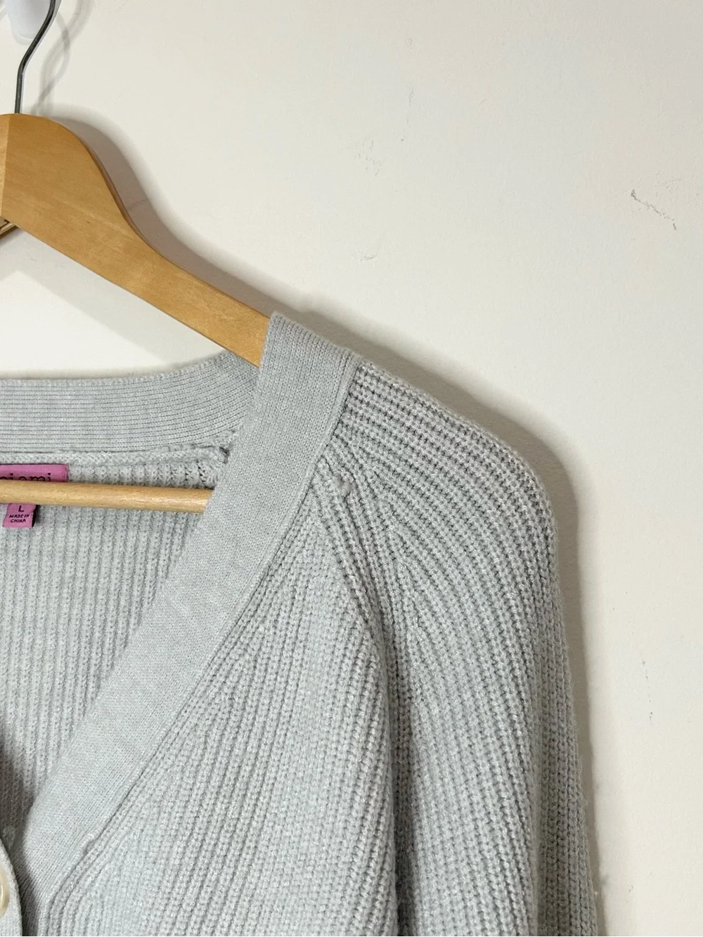 Francesca’s Women’s Large Sweater Gray V Neck Ribbed Knit Long Sleeves